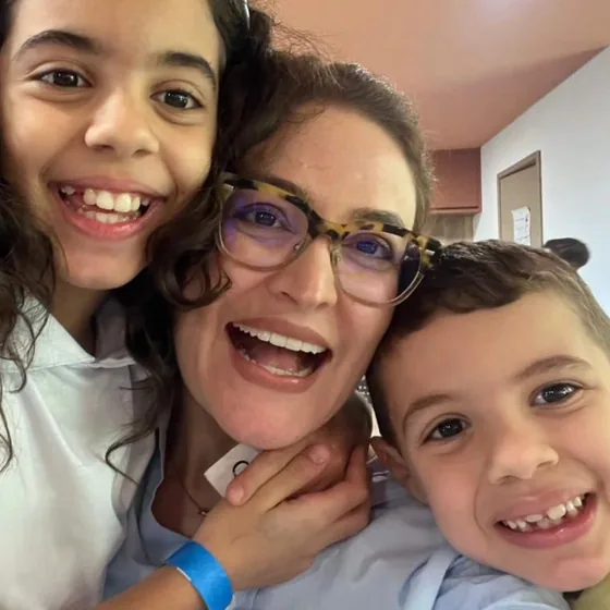 Selfie da Dra. Juliana com os filhos